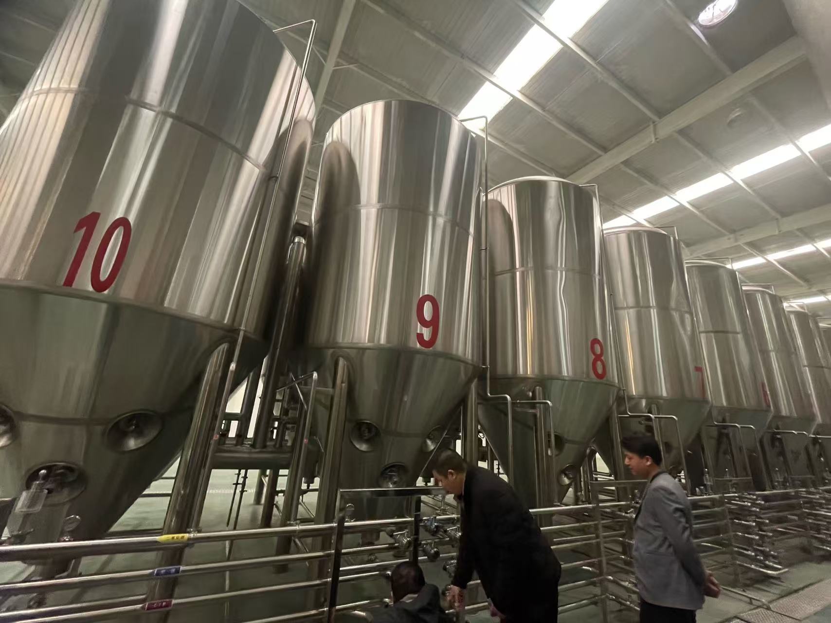 保定精酿啤酒设备厂—平面布置、设备设计、制造、调试、培训等一条龙服务